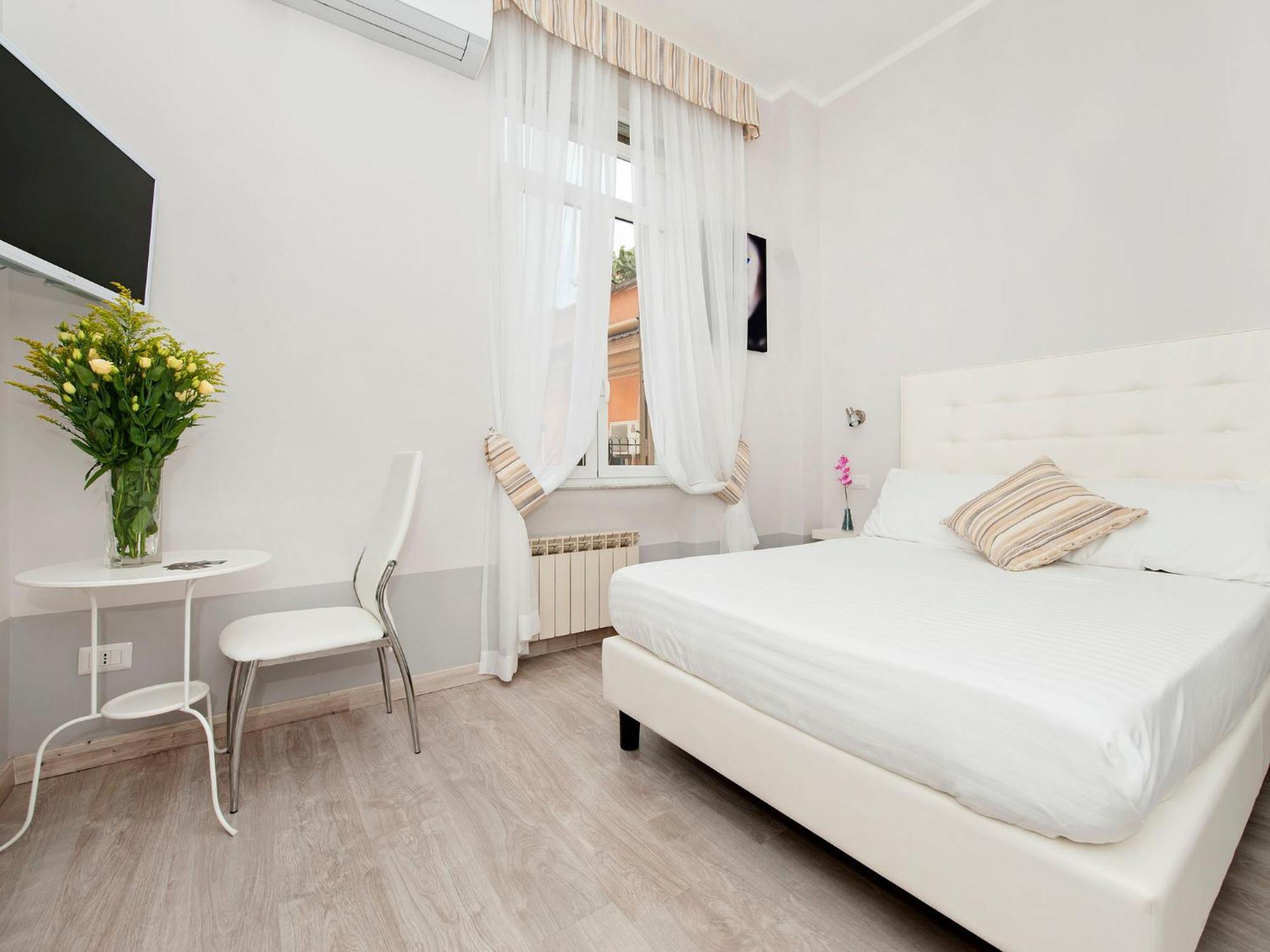 White Colosseo Couette-café 2*