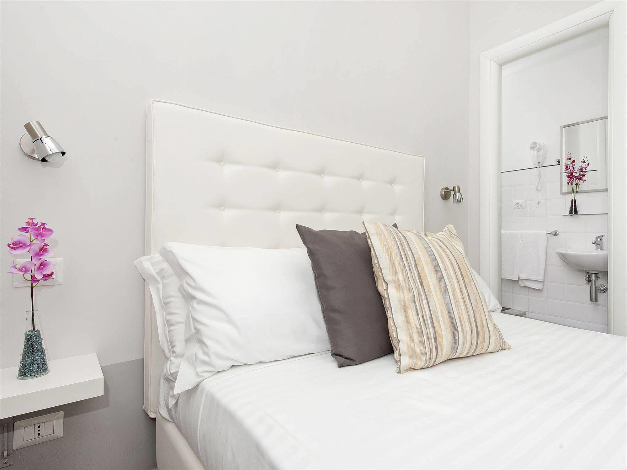 White Colosseo Couette-café 2*