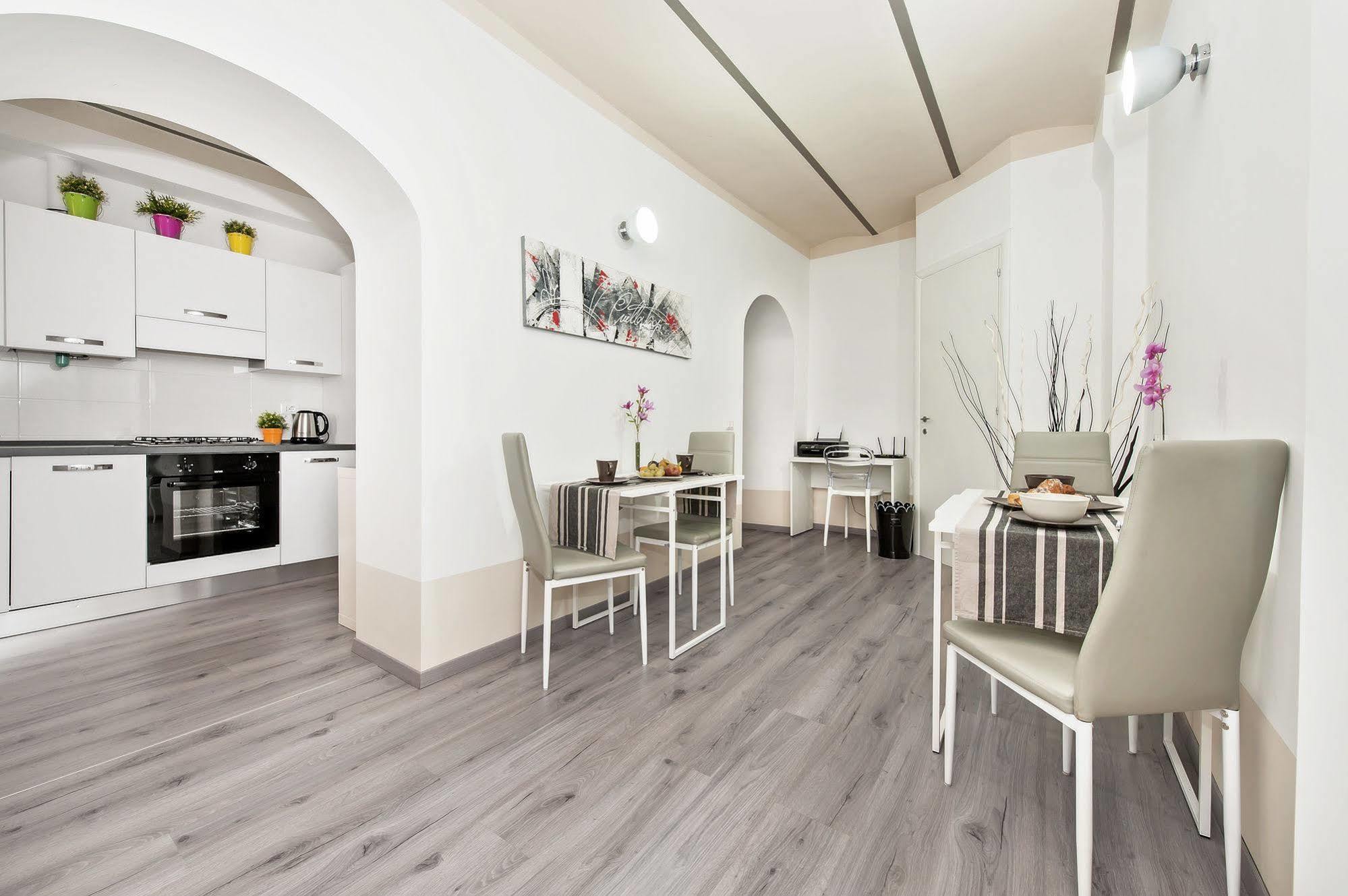 White Colosseo Couette-café 2*