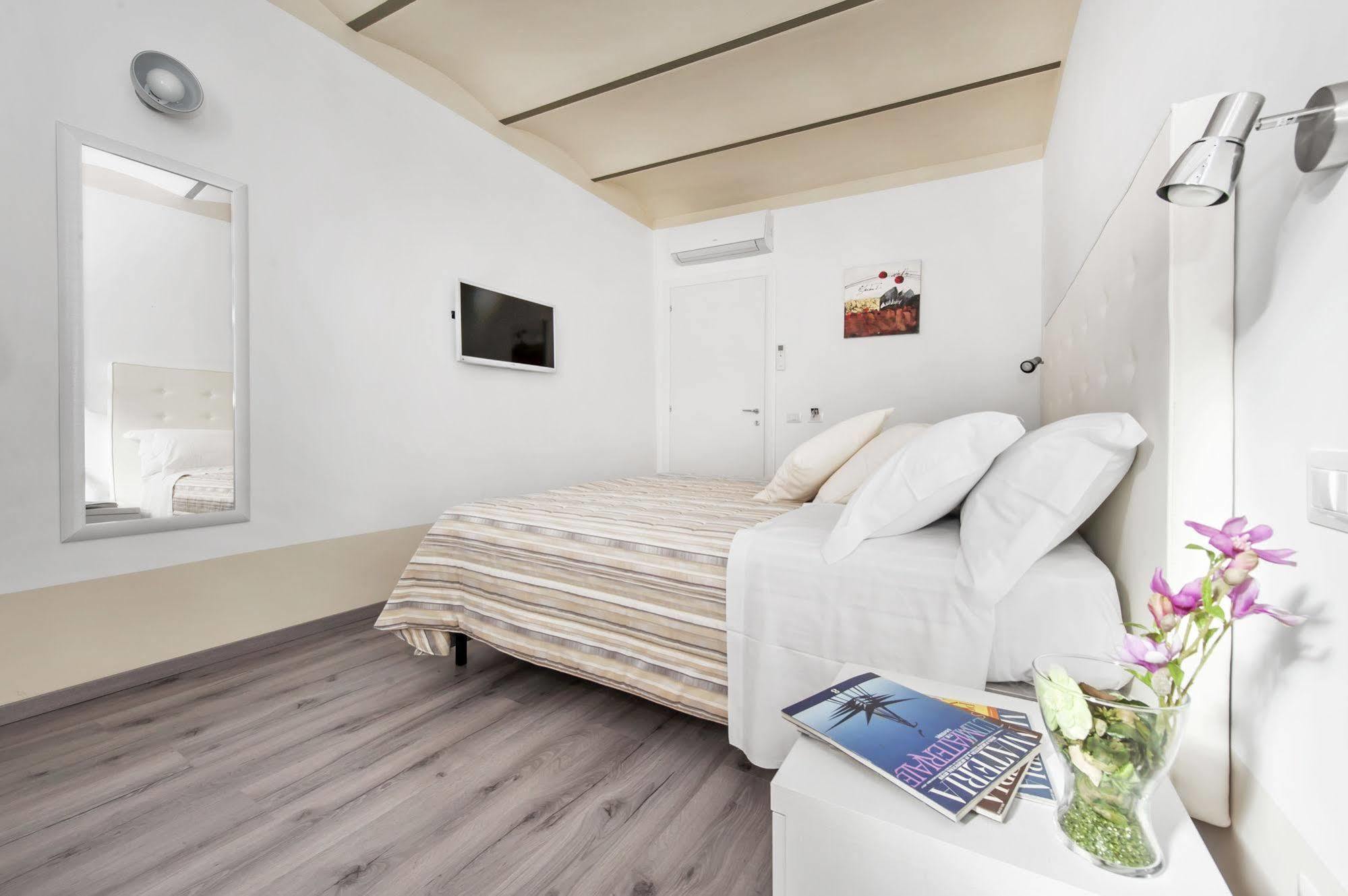 White Colosseo Bed and breakfast