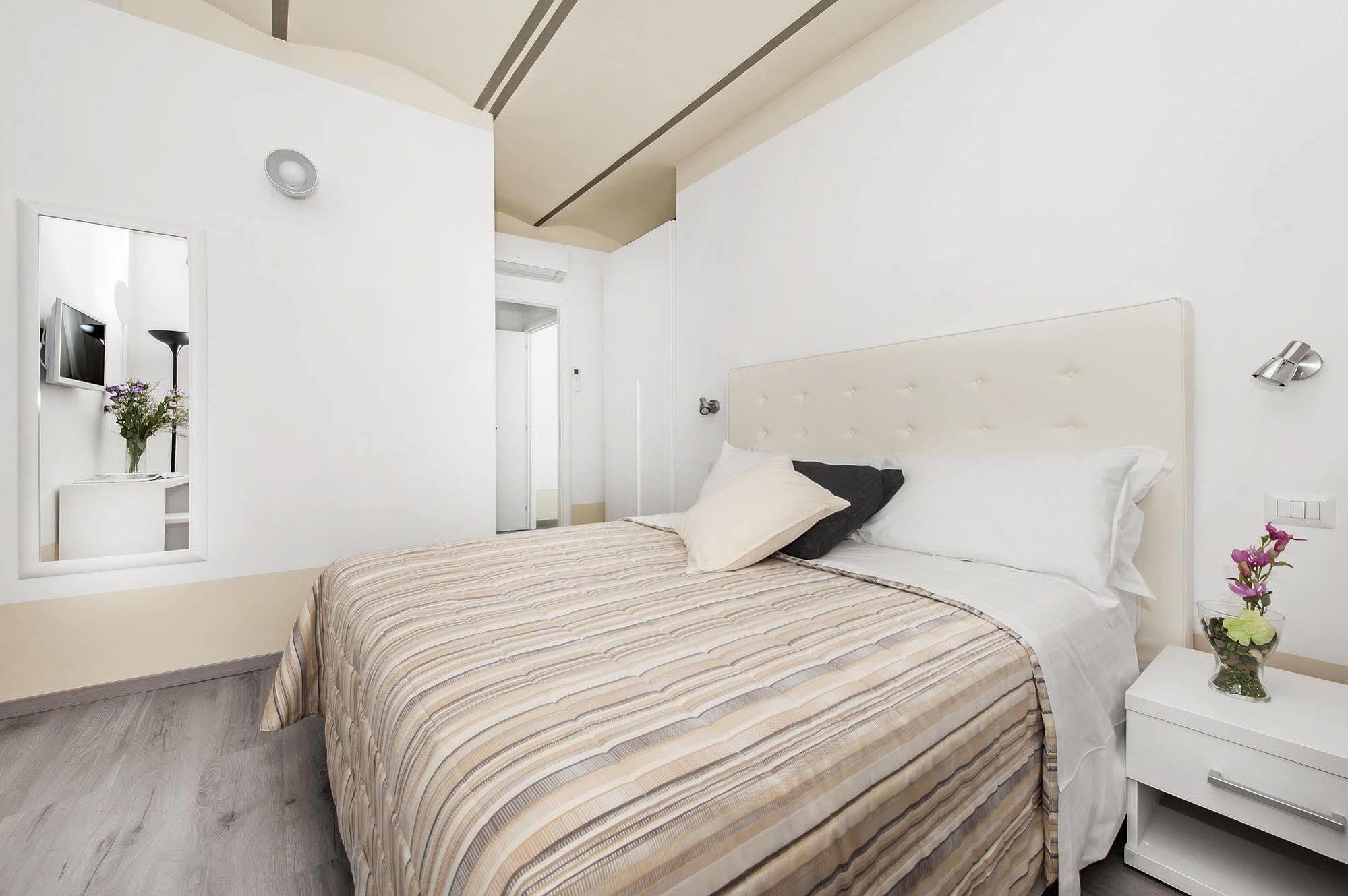 White Colosseo Bed and breakfast
